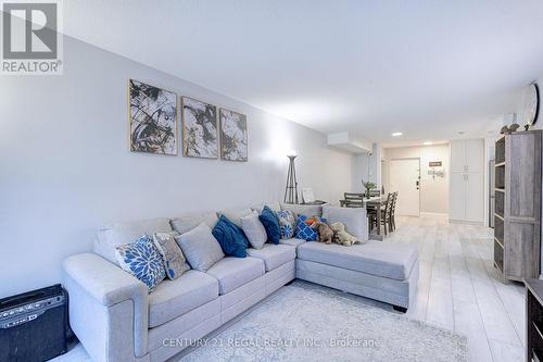 139 - 366 The East Mall, Toronto, ON - Indoor Photo Showing Living Room