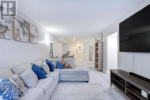 139 - 366 The East Mall, Toronto, ON - Indoor Photo Showing Living Room