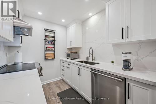 637 Lomond Crescent, Burlington (Shoreacres), ON - Indoor Photo Showing Kitchen With Upgraded Kitchen