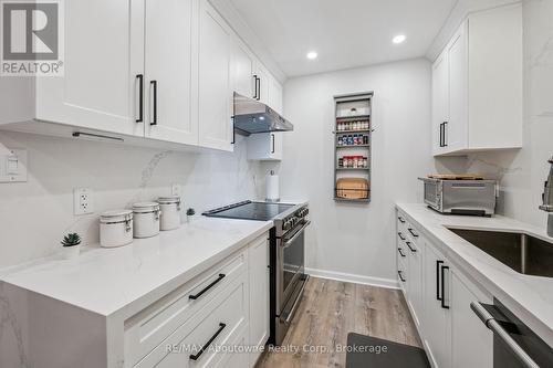 637 Lomond Crescent, Burlington (Shoreacres), ON - Indoor Photo Showing Kitchen