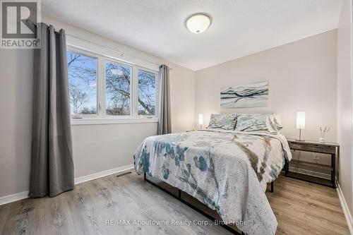 637 Lomond Crescent, Burlington (Shoreacres), ON - Indoor Photo Showing Bedroom