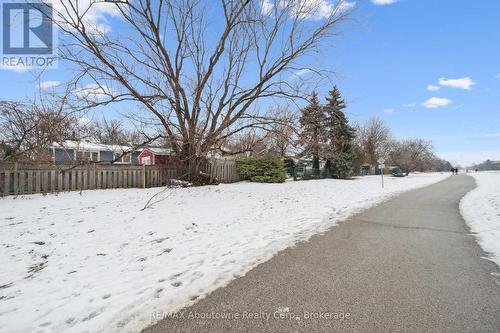 Centennial bikeway - 637 Lomond Crescent, Burlington (Shoreacres), ON - Outdoor