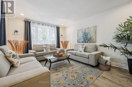 637 Lomond Crescent, Burlington (Shoreacres), ON - Indoor Photo Showing Living Room