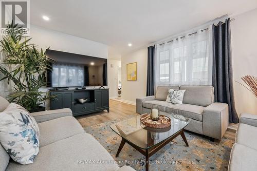 637 Lomond Crescent, Burlington (Shoreacres), ON - Indoor Photo Showing Living Room