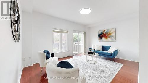 5186 Angel Stone Drive, Mississauga, ON - Indoor Photo Showing Living Room