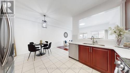 5186 Angel Stone Drive, Mississauga, ON - Indoor Photo Showing Kitchen