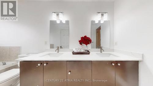 5186 Angel Stone Drive, Mississauga, ON - Indoor Photo Showing Bathroom