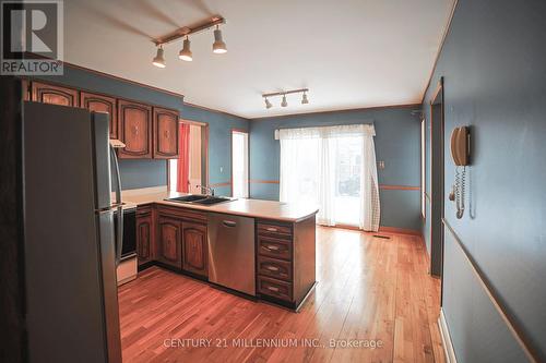 1281 Deer Run, Mississauga, ON - Indoor Photo Showing Kitchen With Double Sink