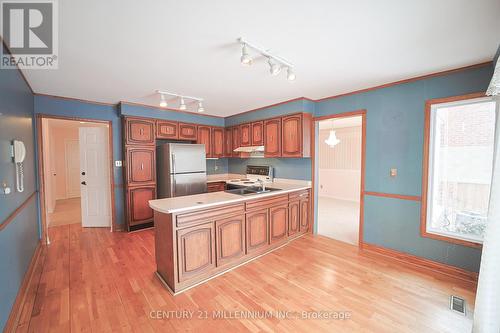1281 Deer Run, Mississauga, ON - Indoor Photo Showing Kitchen With Double Sink
