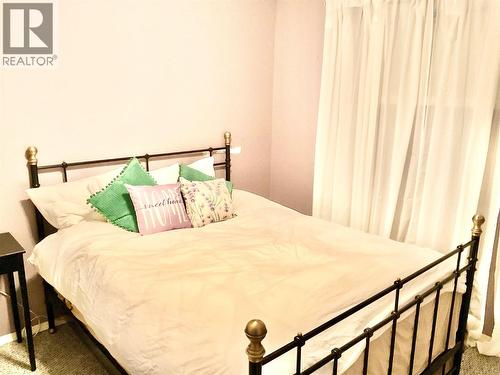 706 Central Avenue, Midway, BC - Indoor Photo Showing Bedroom