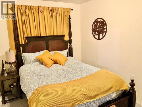 706 Central Avenue, Midway, BC - Indoor Photo Showing Bedroom