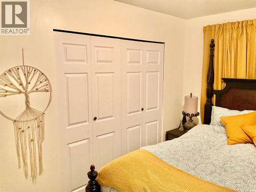 706 Central Avenue, Midway, BC - Indoor Photo Showing Bedroom