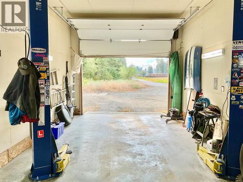 706 Central Avenue, Midway, BC - Indoor Photo Showing Garage
