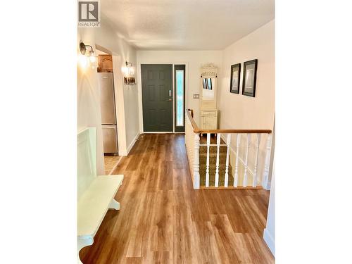 706 Central Avenue, Midway, BC - Indoor Photo Showing Other Room