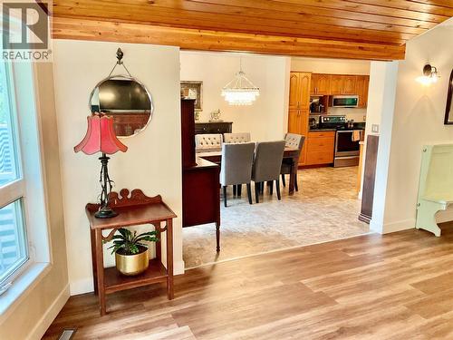 706 Central Avenue, Midway, BC - Indoor