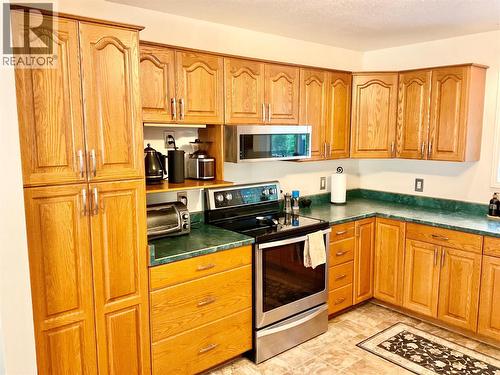 706 Central Avenue, Midway, BC - Indoor Photo Showing Kitchen