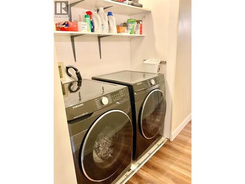 706 Central Avenue, Midway, BC - Indoor Photo Showing Laundry Room
