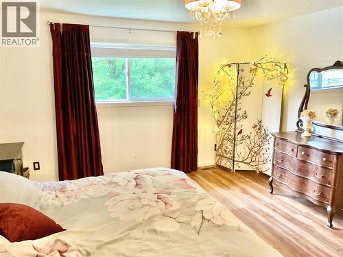 706 Central Avenue, Midway, BC - Indoor Photo Showing Bedroom