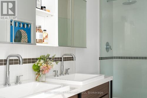 321 - 35 Wabash Avenue, Toronto, ON - Indoor Photo Showing Bathroom