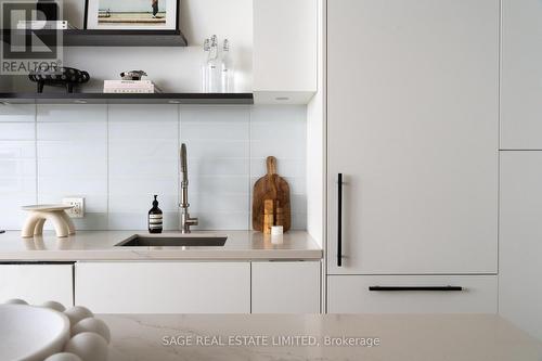 321 - 35 Wabash Avenue, Toronto, ON - Indoor Photo Showing Kitchen