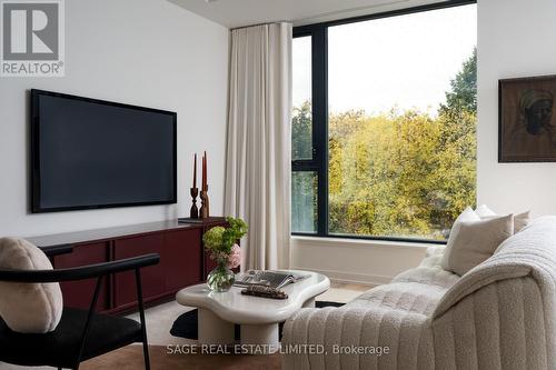 321 - 35 Wabash Avenue, Toronto, ON - Indoor Photo Showing Living Room