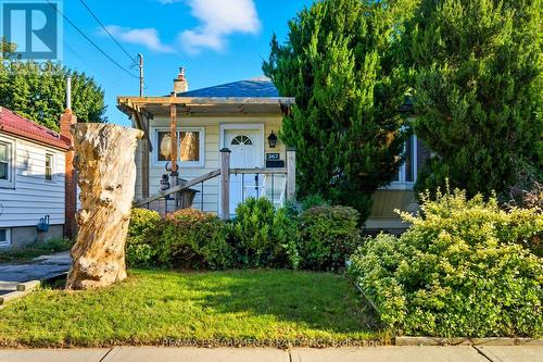 267 THAYER AVENUE  Hamilton, ON L9A 1J6