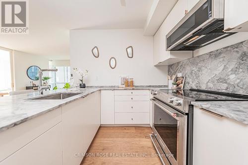 1107 - 10 Queens Quay W, Toronto, ON - Indoor Photo Showing Kitchen