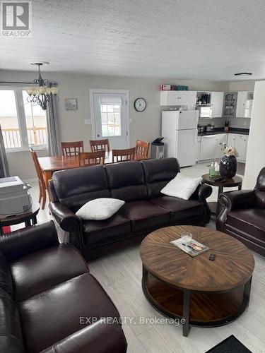 22 Beach Boulevard, Temiskaming Shores, ON - Indoor Photo Showing Living Room