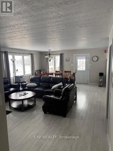 22 Beach Boulevard, Temiskaming Shores, ON - Indoor Photo Showing Living Room