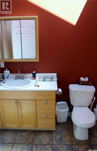 3 2Nd Avenue Se, Weyburn, SK - Indoor Photo Showing Bathroom