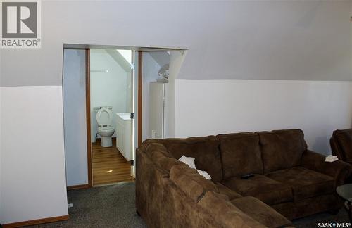 3 2Nd Avenue Se, Weyburn, SK - Indoor