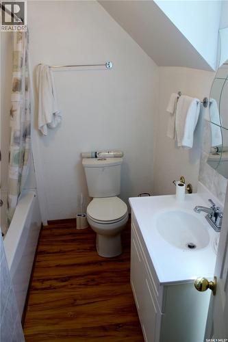 3 2Nd Avenue Se, Weyburn, SK - Indoor Photo Showing Bathroom