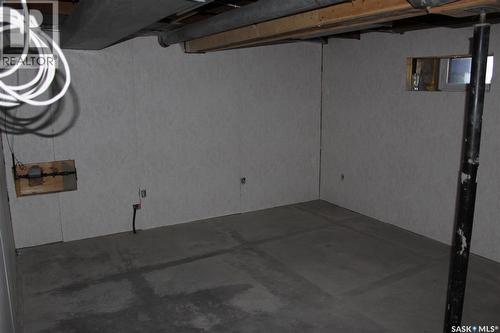 3 2Nd Avenue Se, Weyburn, SK - Indoor Photo Showing Garage