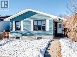 16 Bermondsey Crescent NW  Calgary, AB T3K 1W2