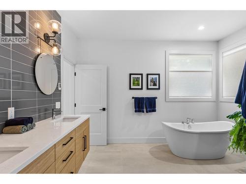 Primary bedroom ensuite - 830 Westview Way Unit# 22, West Kelowna, BC - Indoor Photo Showing Bathroom