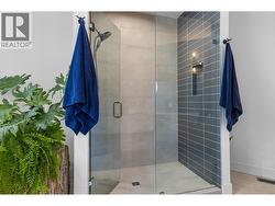 Primary bedroom ensuite - 