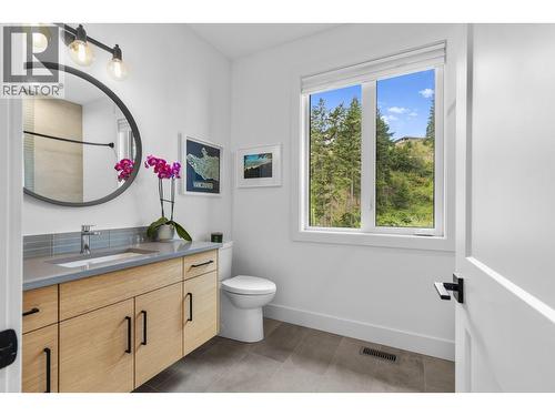 Upper level bathroom - 830 Westview Way Unit# 22, West Kelowna, BC - Indoor Photo Showing Bathroom