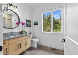 Upper level bathroom - 