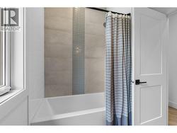 Upper level bathroom - 