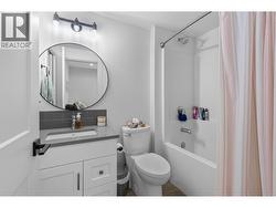 Self contained suite bathroom - 