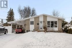 816 WILLOW AVENUE  Ottawa, ON K1E 1C7