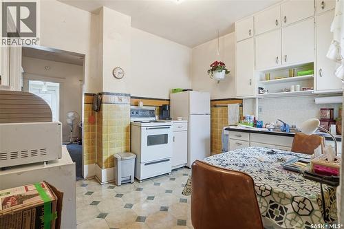 129 K Avenue S, Saskatoon, SK - Indoor Photo Showing Kitchen
