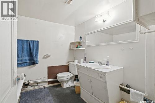 129 K Avenue S, Saskatoon, SK - Indoor Photo Showing Bathroom
