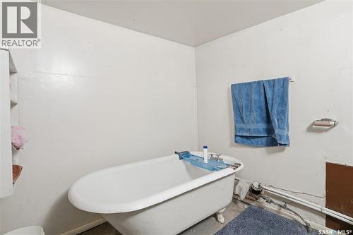 129 K Avenue S, Saskatoon, SK - Indoor Photo Showing Bathroom