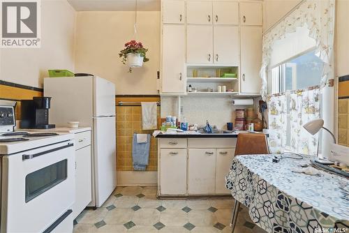 129 K Avenue S, Saskatoon, SK - Indoor Photo Showing Kitchen
