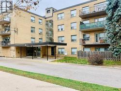 112 - 28 UPPER CANADA DRIVE  Toronto, ON M2P 1R9