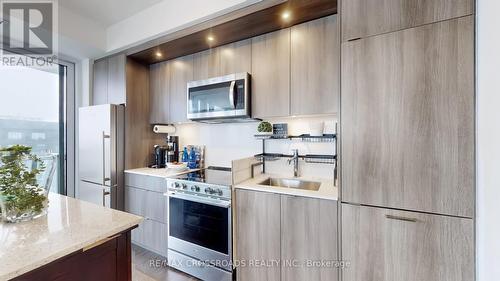 4210 - 30 Inn On The Park Drive, Toronto, ON - Indoor Photo Showing Kitchen