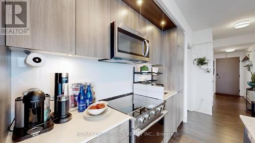 4210 - 30 Inn On The Park Drive, Toronto, ON - Indoor Photo Showing Kitchen