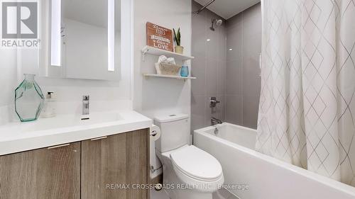 4210 - 30 Inn On The Park Drive, Toronto, ON - Indoor Photo Showing Bathroom
