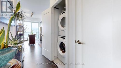 4210 - 30 Inn On The Park Drive, Toronto, ON - Indoor Photo Showing Laundry Room